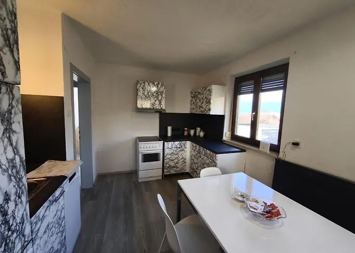 Modern Flat In Quaint With Idyllic Garden