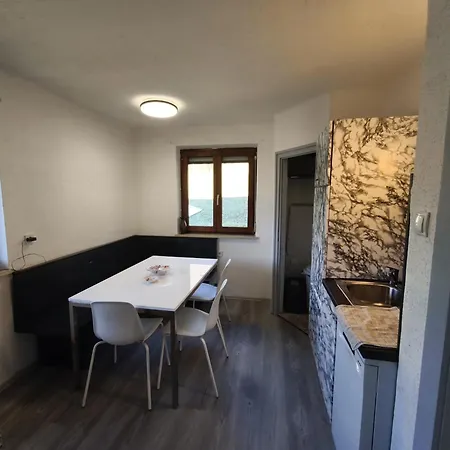 Apartamento Modern Flat In Quaint With Idyllic Garden *