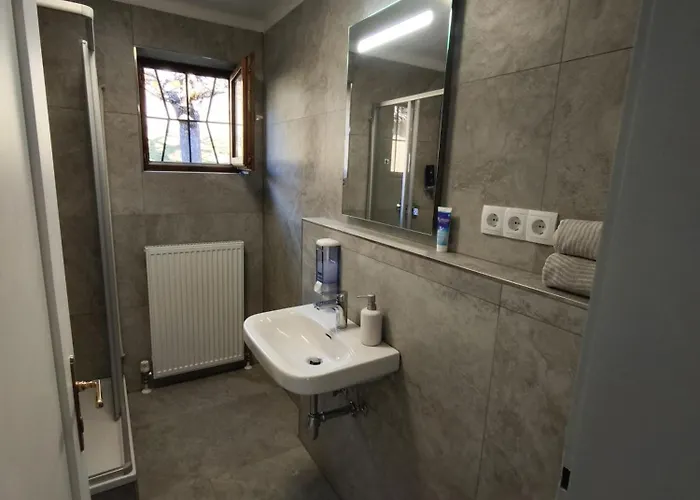 Modern Flat In Quaint With Idyllic Garden Innsbruck