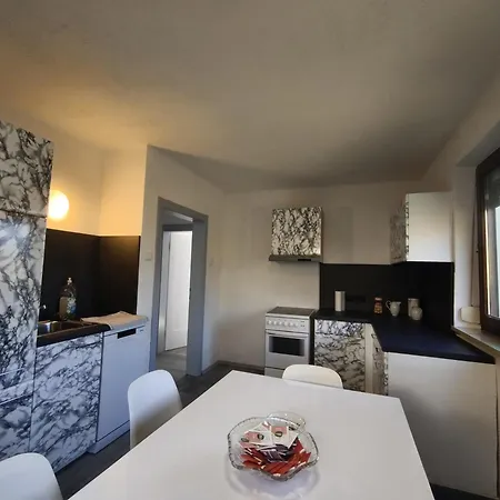 Modern Flat In Quaint With Idyllic Garden Apartman